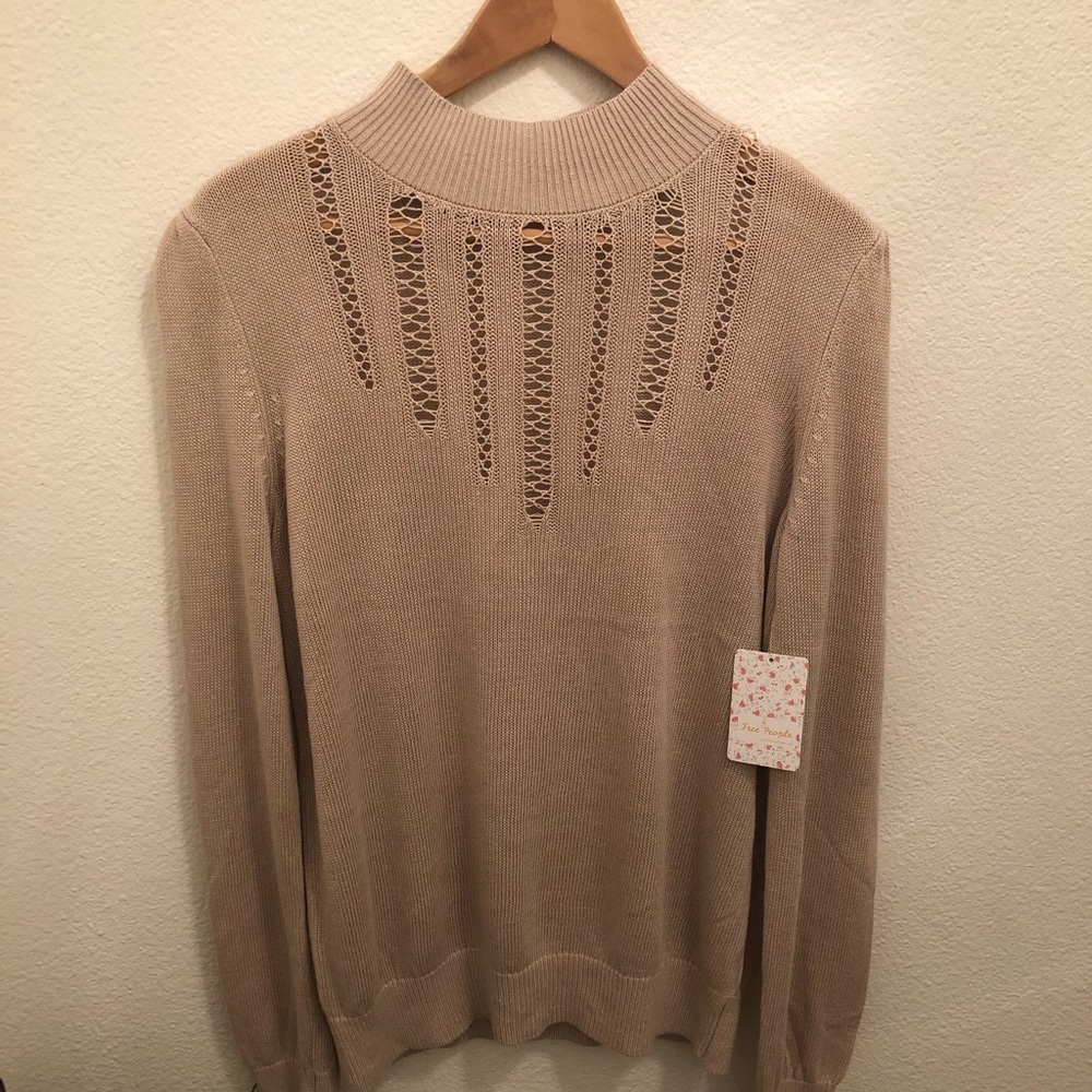 Free People- NWT women’s sweater size Large
